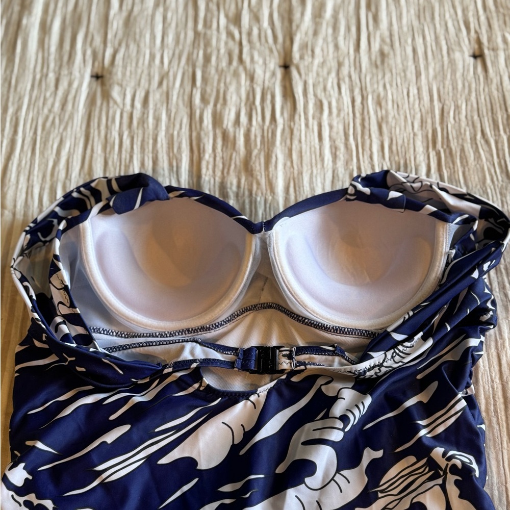 Wave Patterned Swimsuit - Picture 4 of 4
